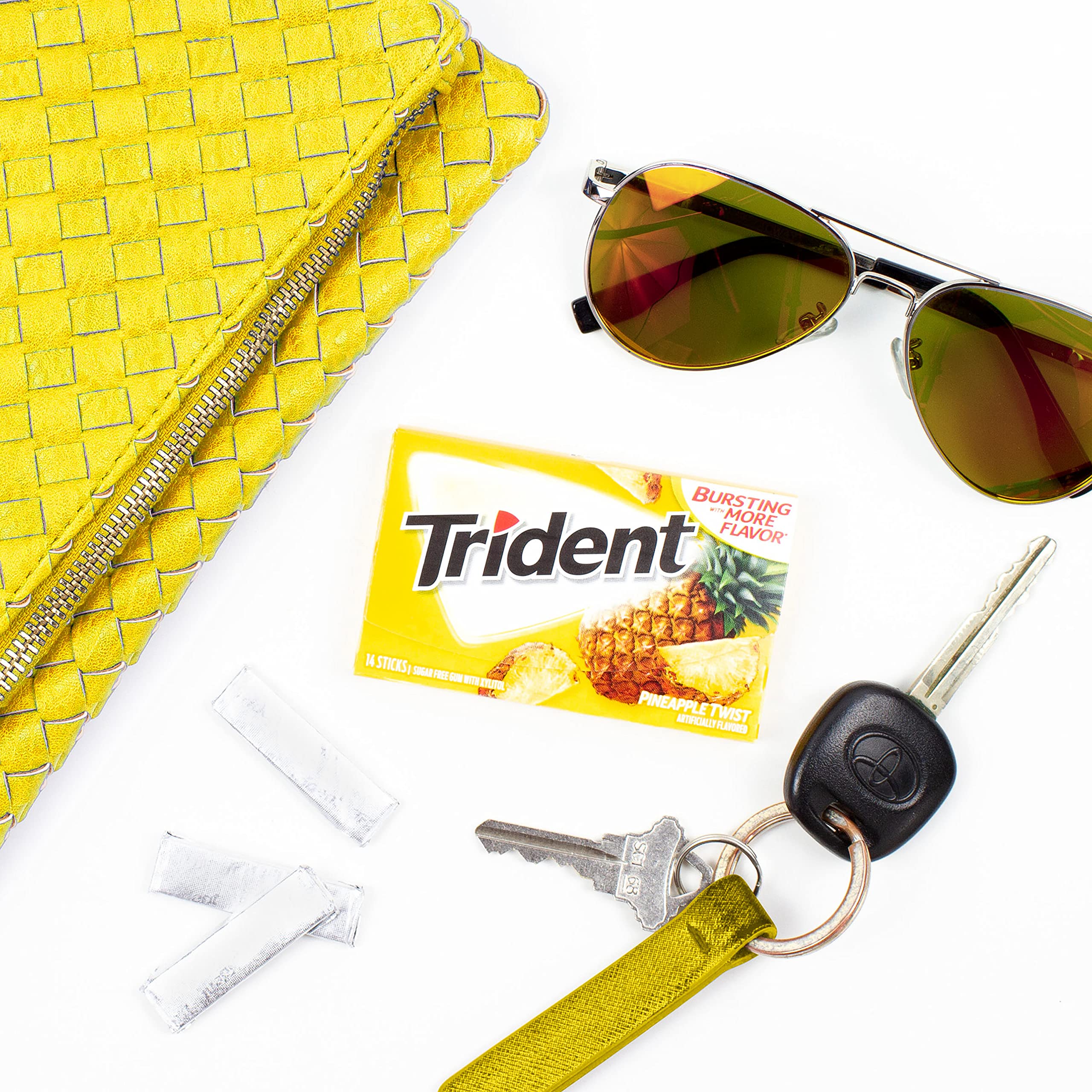 Trident Pineapple Twist packaging showcases bright pineapple imagery and fruity appeal.