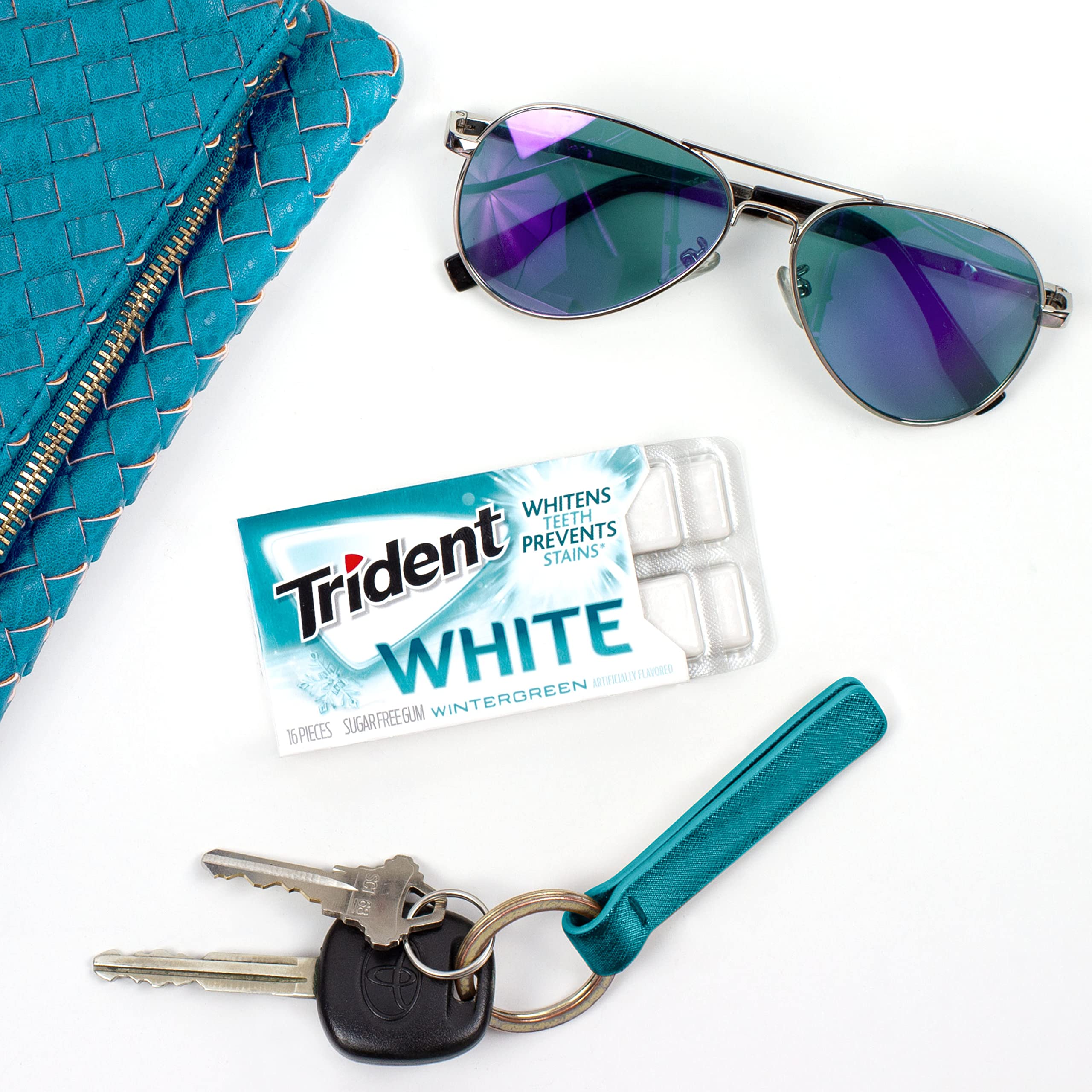 Trident White Wintergreen image showing a refreshing breath and cool aroma.
