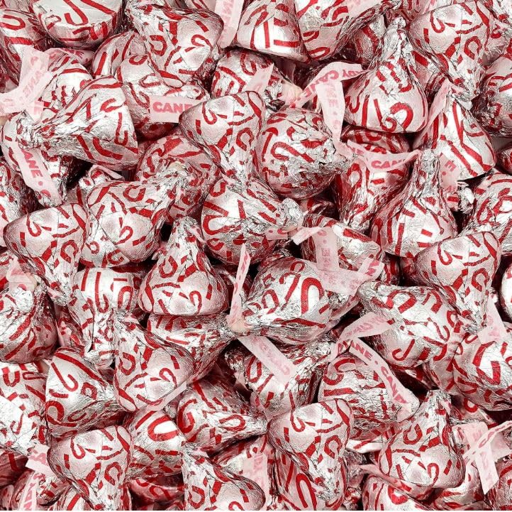 Tundras KissesCandy Cane Kiss close-up highlights peppermint cream center for a minty treat.