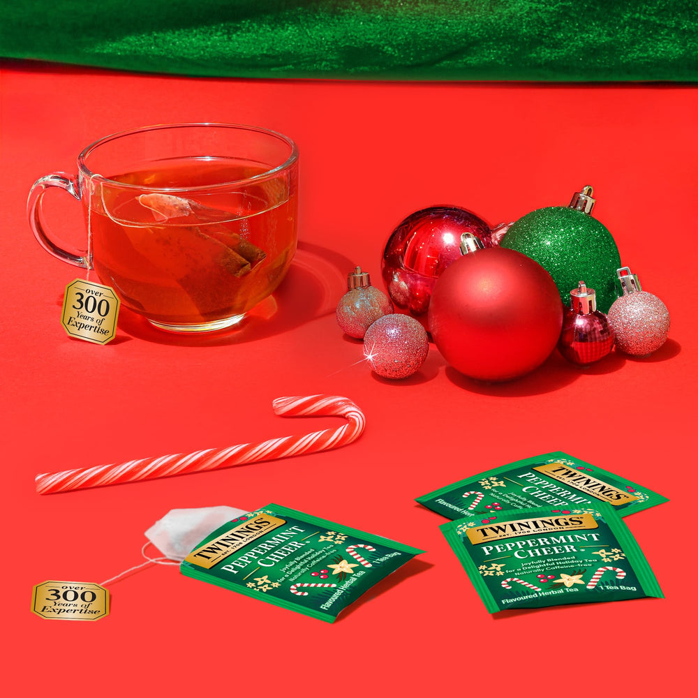 Creamy vanilla and peppermint aroma in Twinings Peppermint Cheer infusion