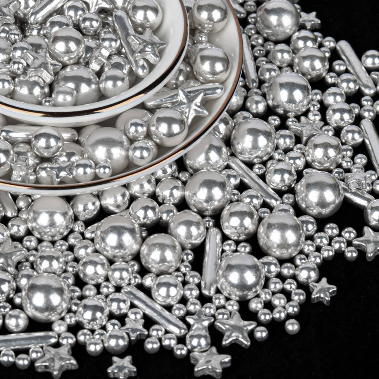 Twisweet Silver Pearl Rods bottle for elegant cake decorating and long-lasting shine.