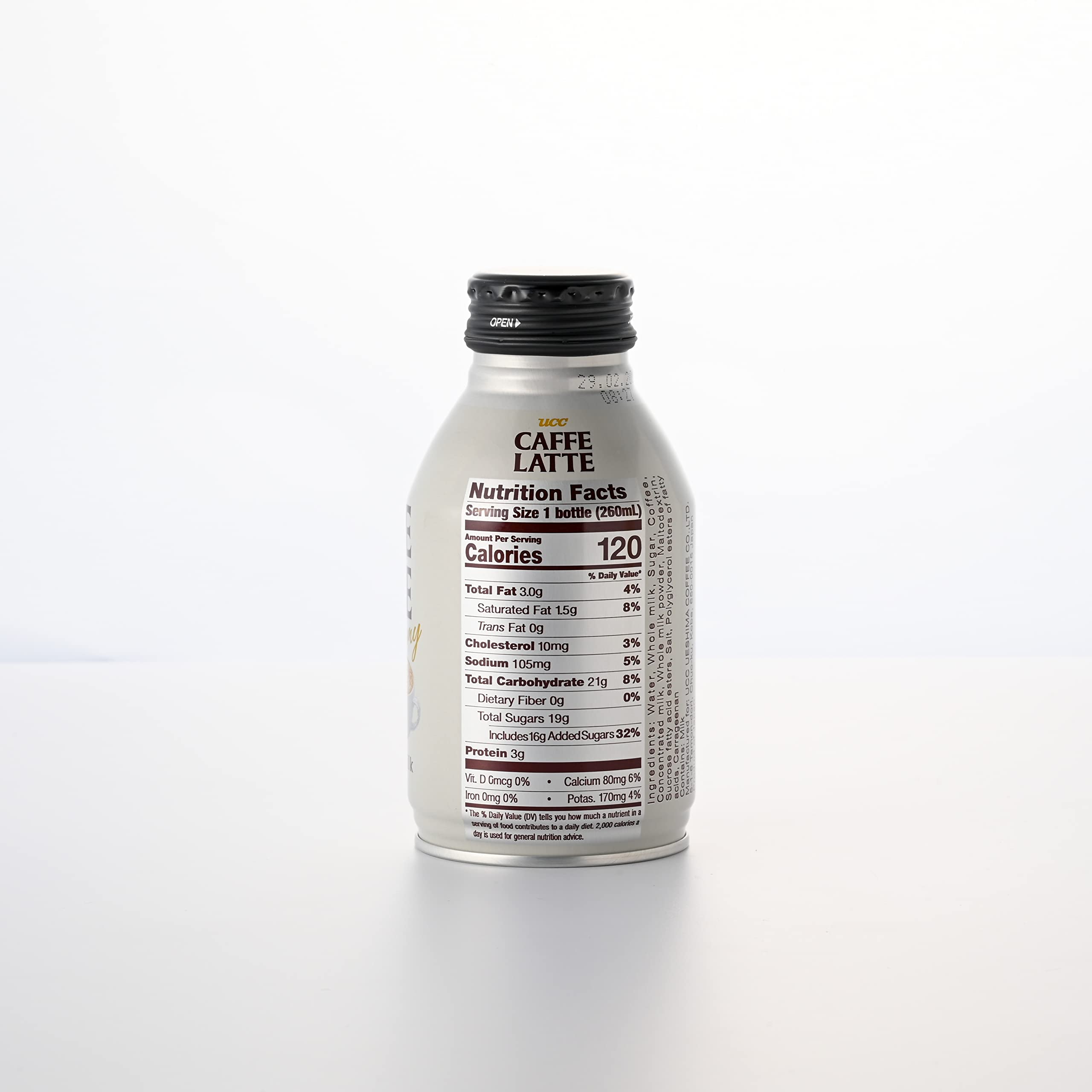 UCC Caffe Latte creamy texture close-up shows rich, smooth flavor.