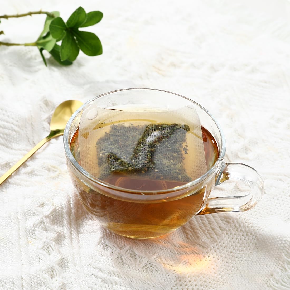 ULTHMOK brewed tea shows rich amber color and aroma