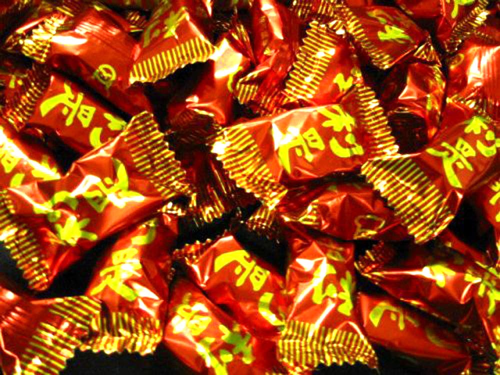 Chinese Good Luck Candy gift tin showcasing festive presentation