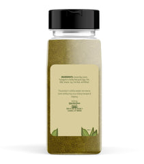 Unpretentious bay leaves in a scoop, perfect for soups and tomato dishes.