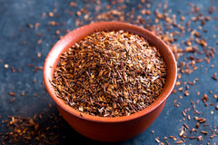 US Wellness Naturals Honeybush tea steeping in cup for a smooth, non-bitter infusion.