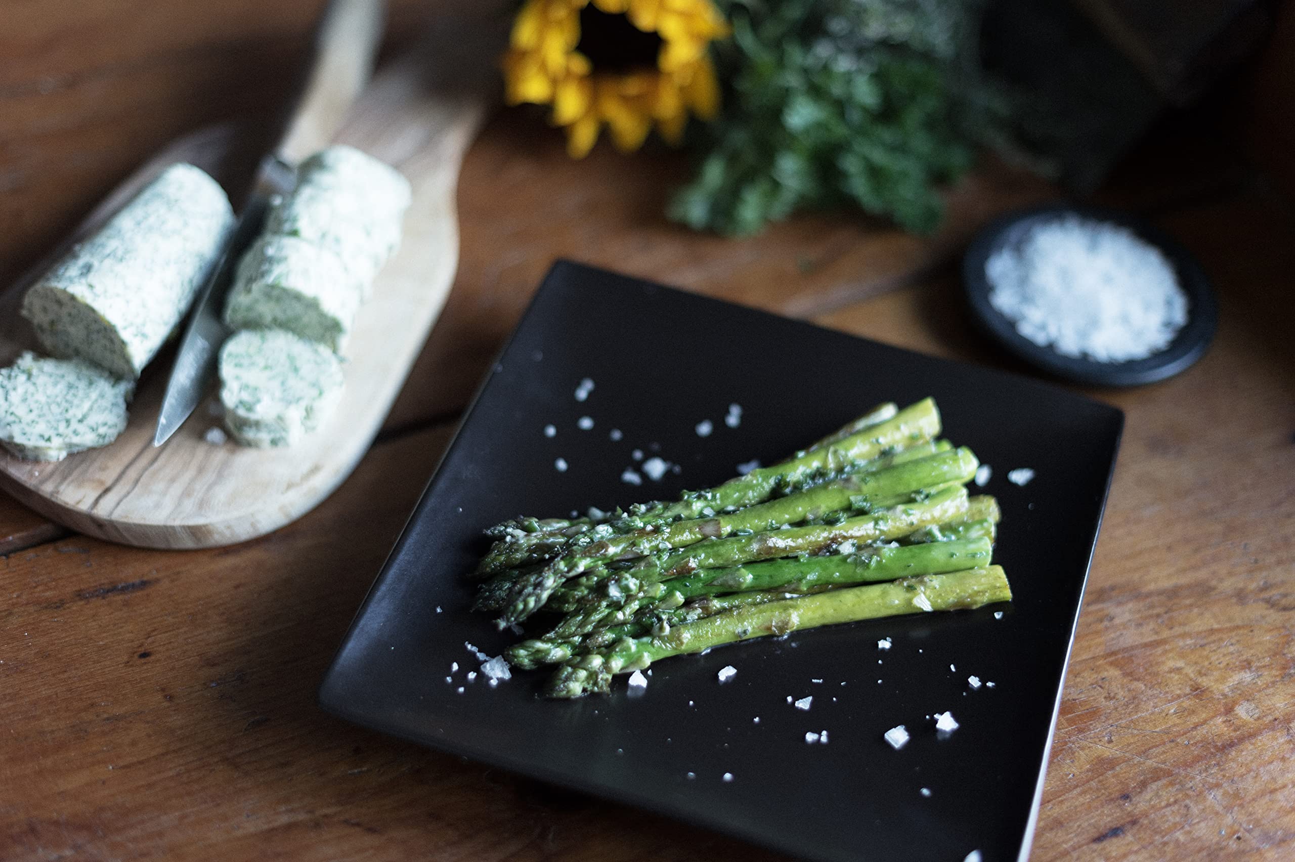 Vancouver Island Sea Salt seasoning steak or fish with long-lasting surface crunch.