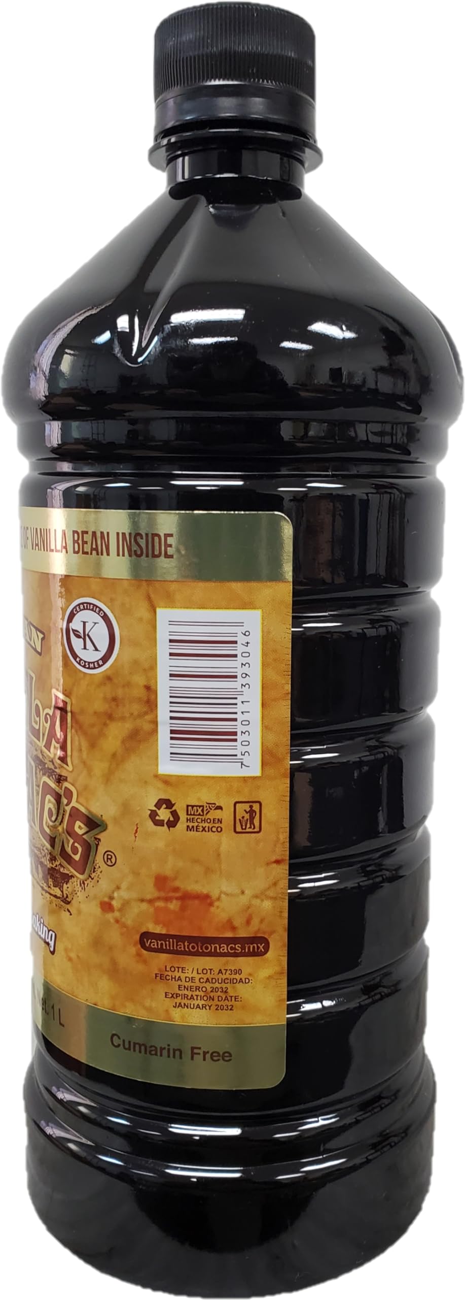 Vanilla Totonacs baking setup showcases the extract ready for recipes.