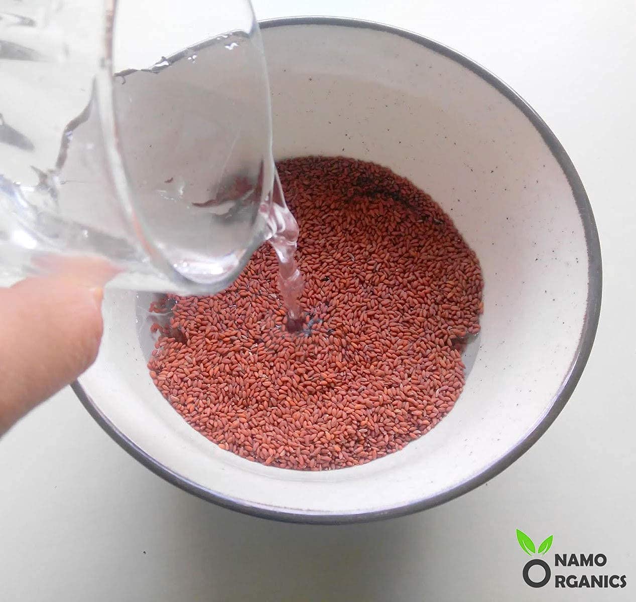 Verem Halim seeds sprinkled over a fresh salad.