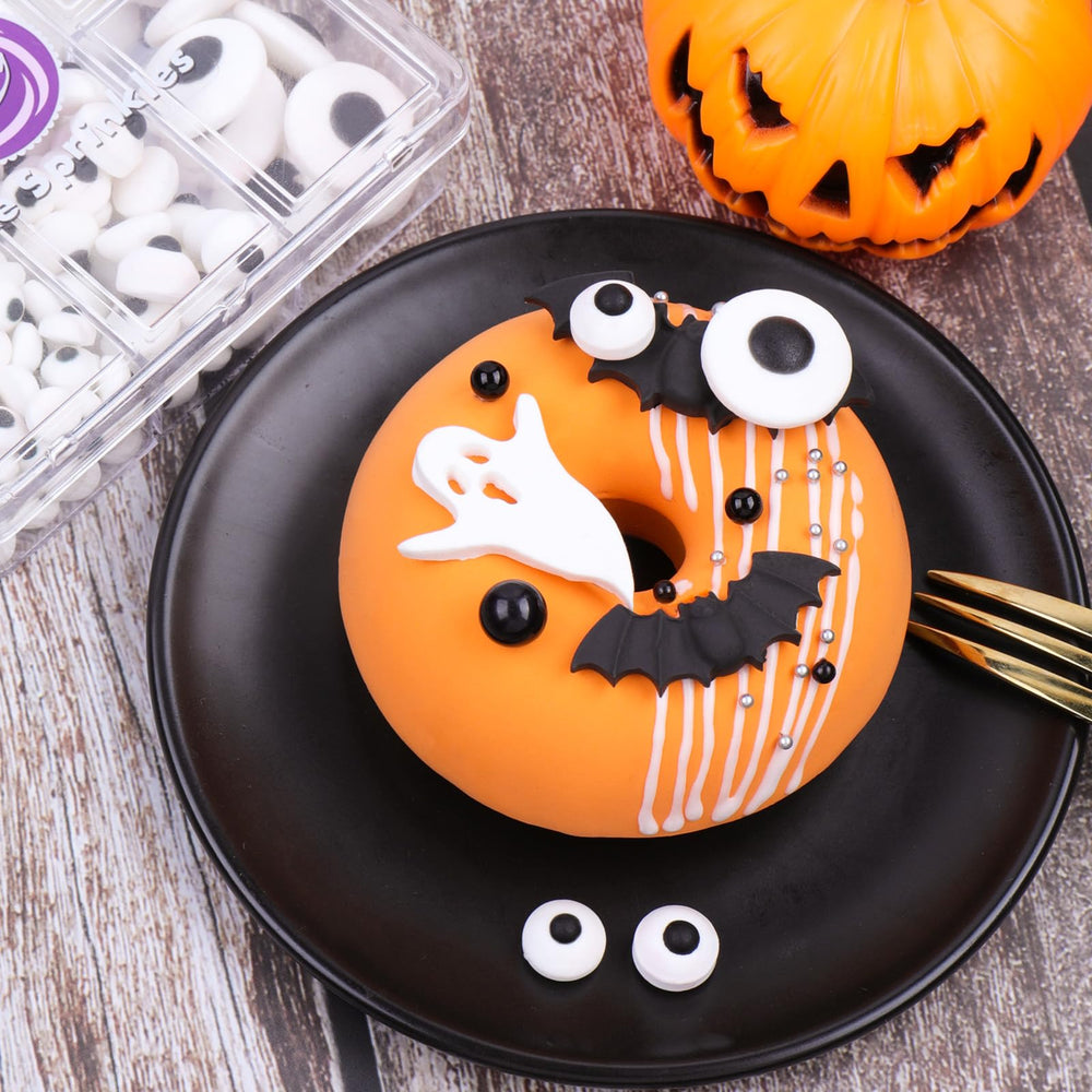 VoKaSar vibrant colors stay bright on frosting and chocolate.