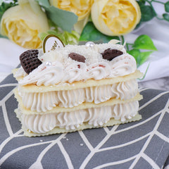 VoKaSar edible gold sparkle sprinkles for glamorous desserts.