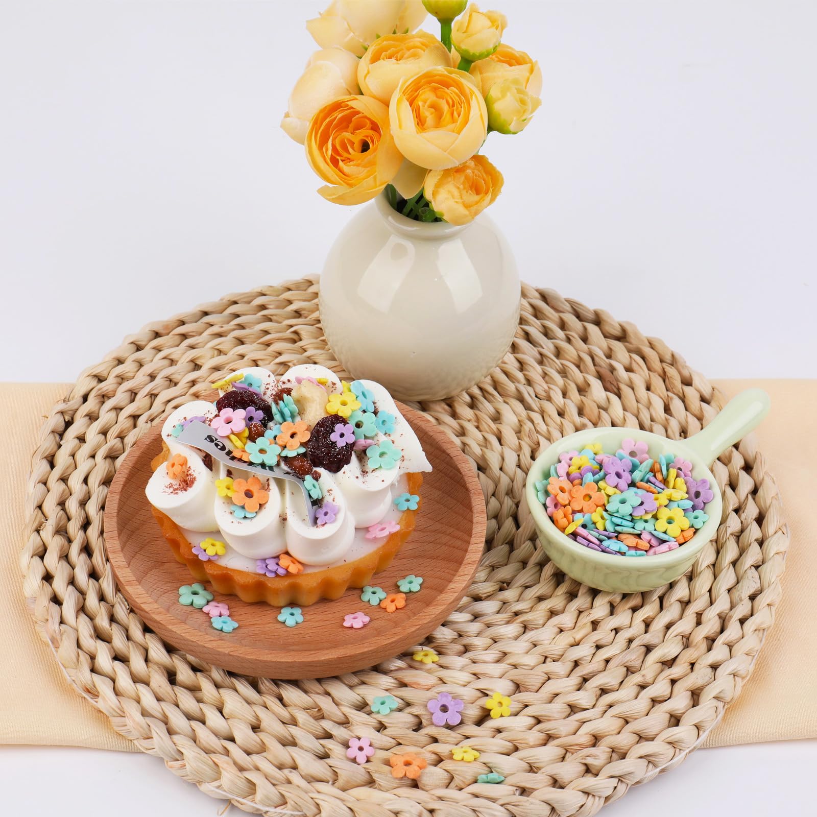 VoKaSar mixed-size floral clusters create eye-catching layer cakes.