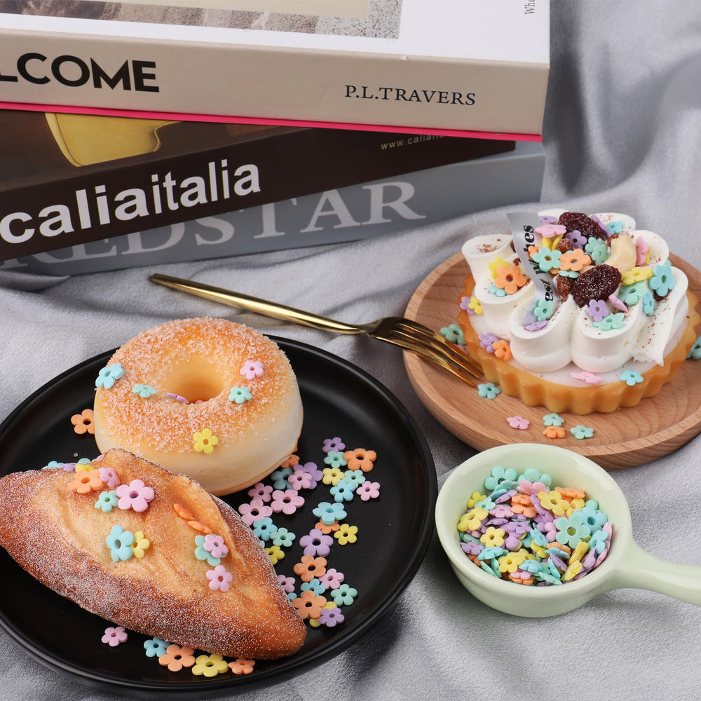 VoKaSar wedding cake accents offer elegant, photo-ready dessert details.