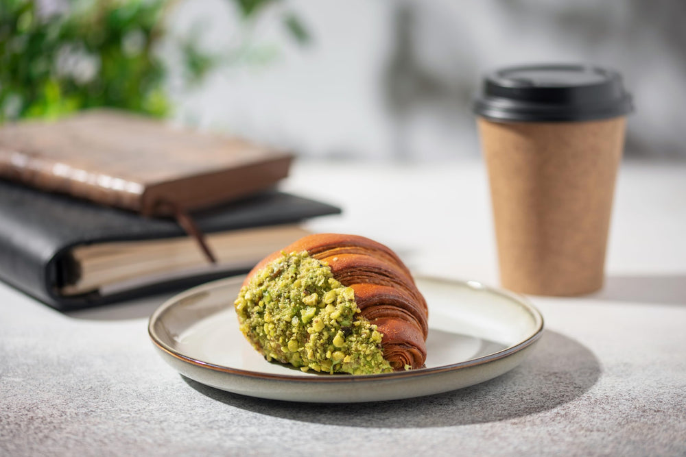 Vör Pistachio Butter nutrition label highlights 100% pistachio ingredients.