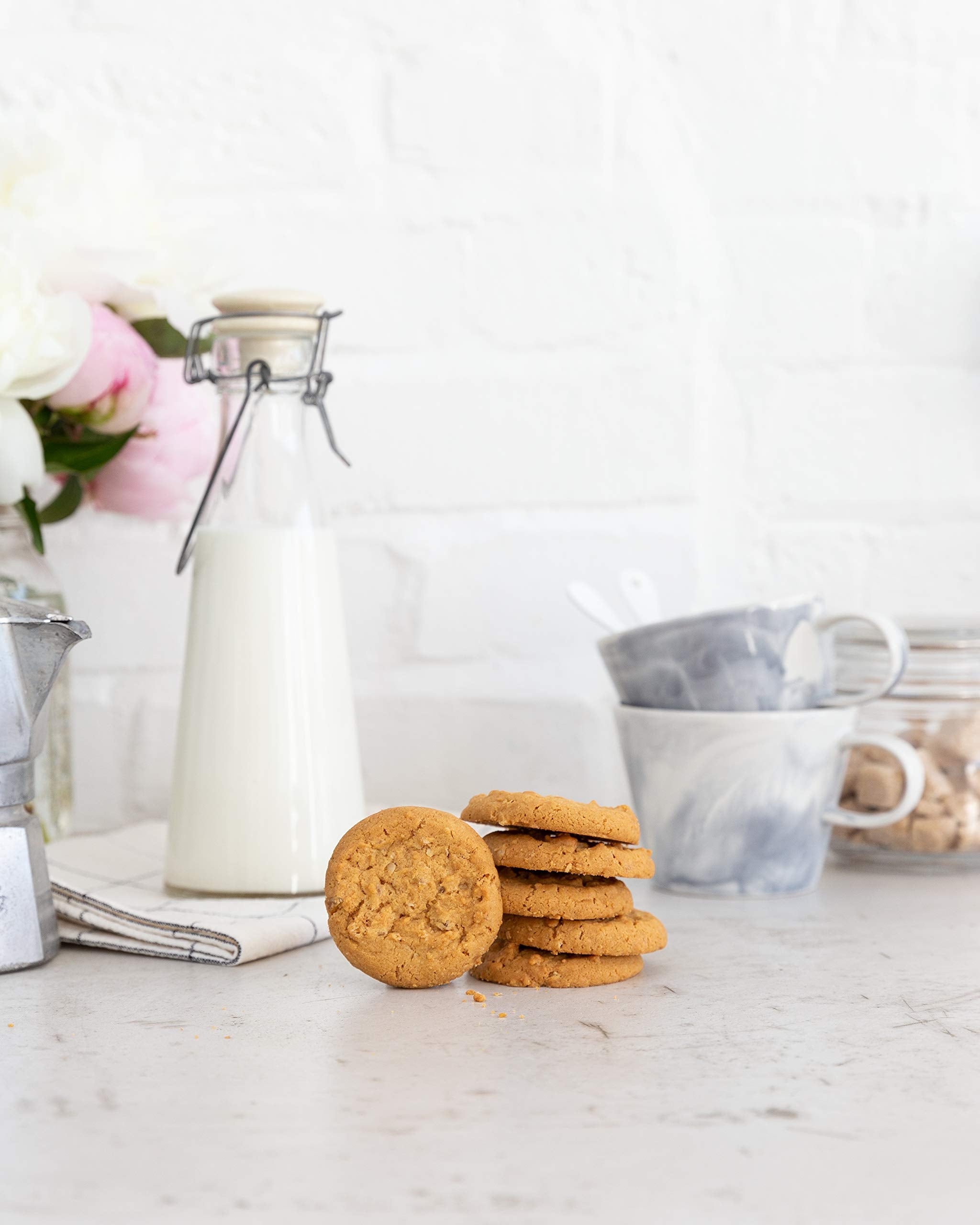 Walkers Stem Ginger Cookies elegant-packaging suitable for gifting.