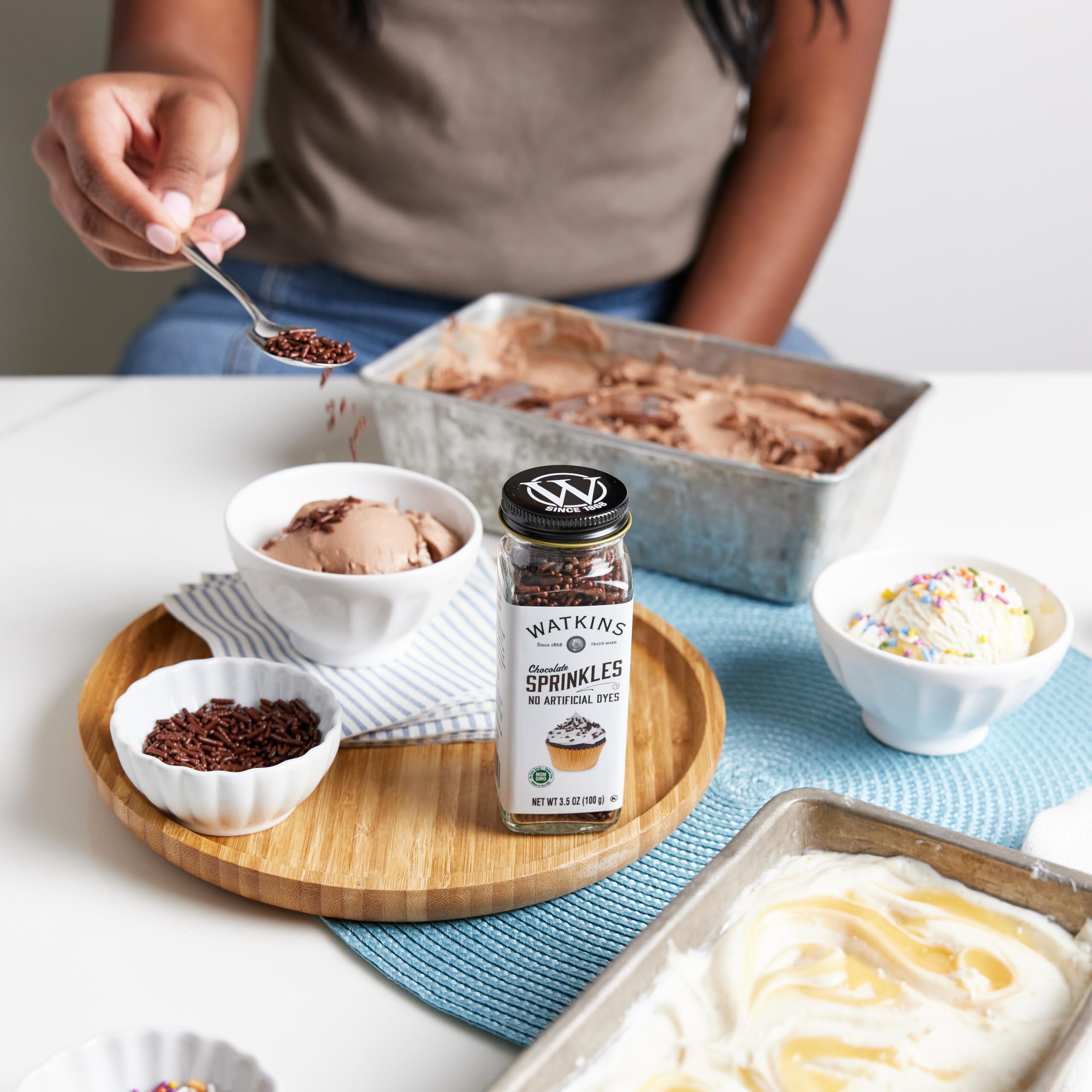 One 3.5 oz pack ready to decorate your treats.