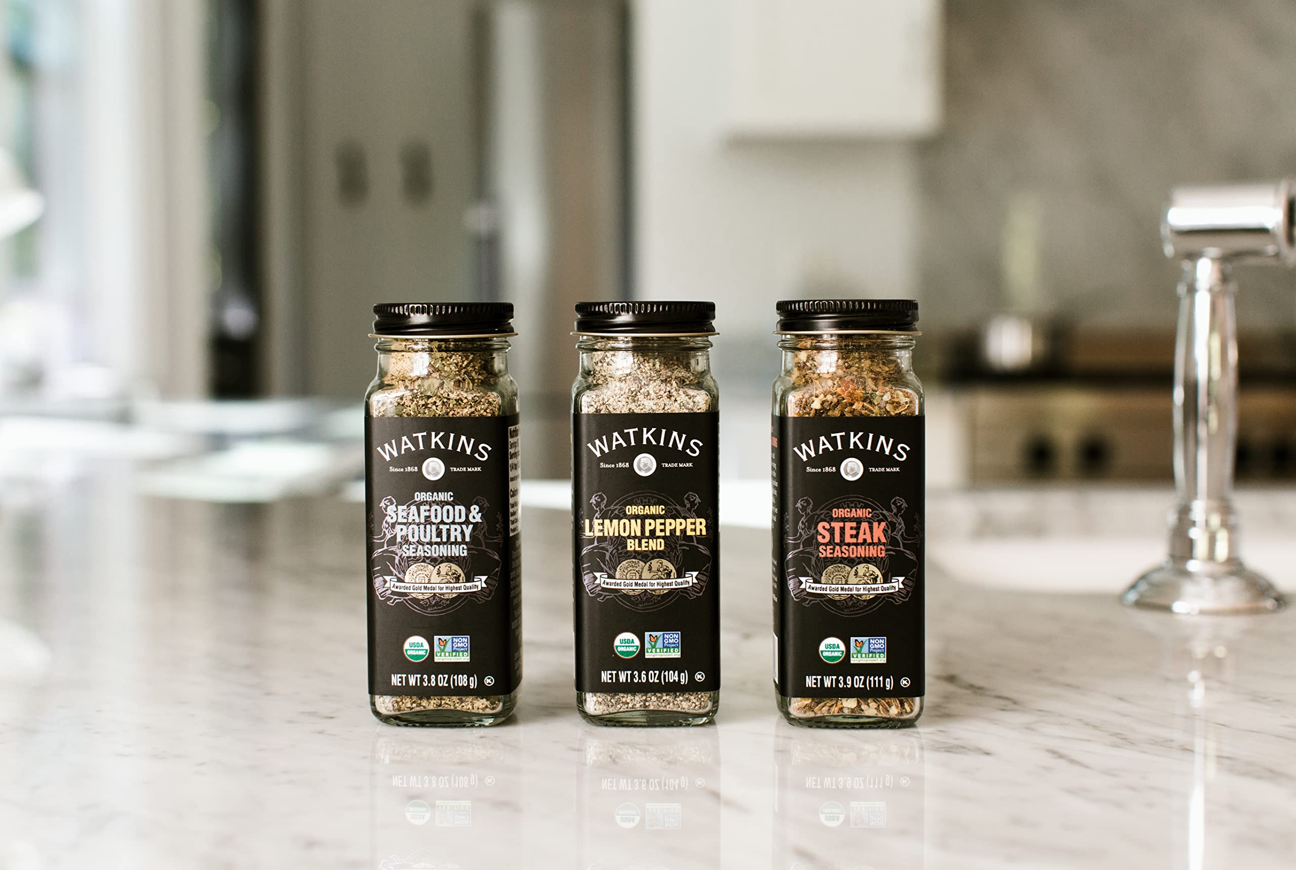 Watkins Lemon Pepper spice sprinkle on food for bright flavor