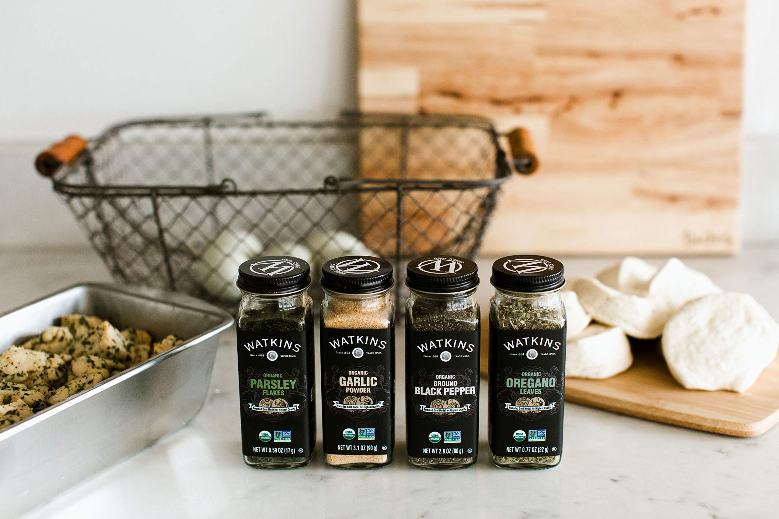 Watkins Organic Garlic Powder label highlighting Organic certification for quality.