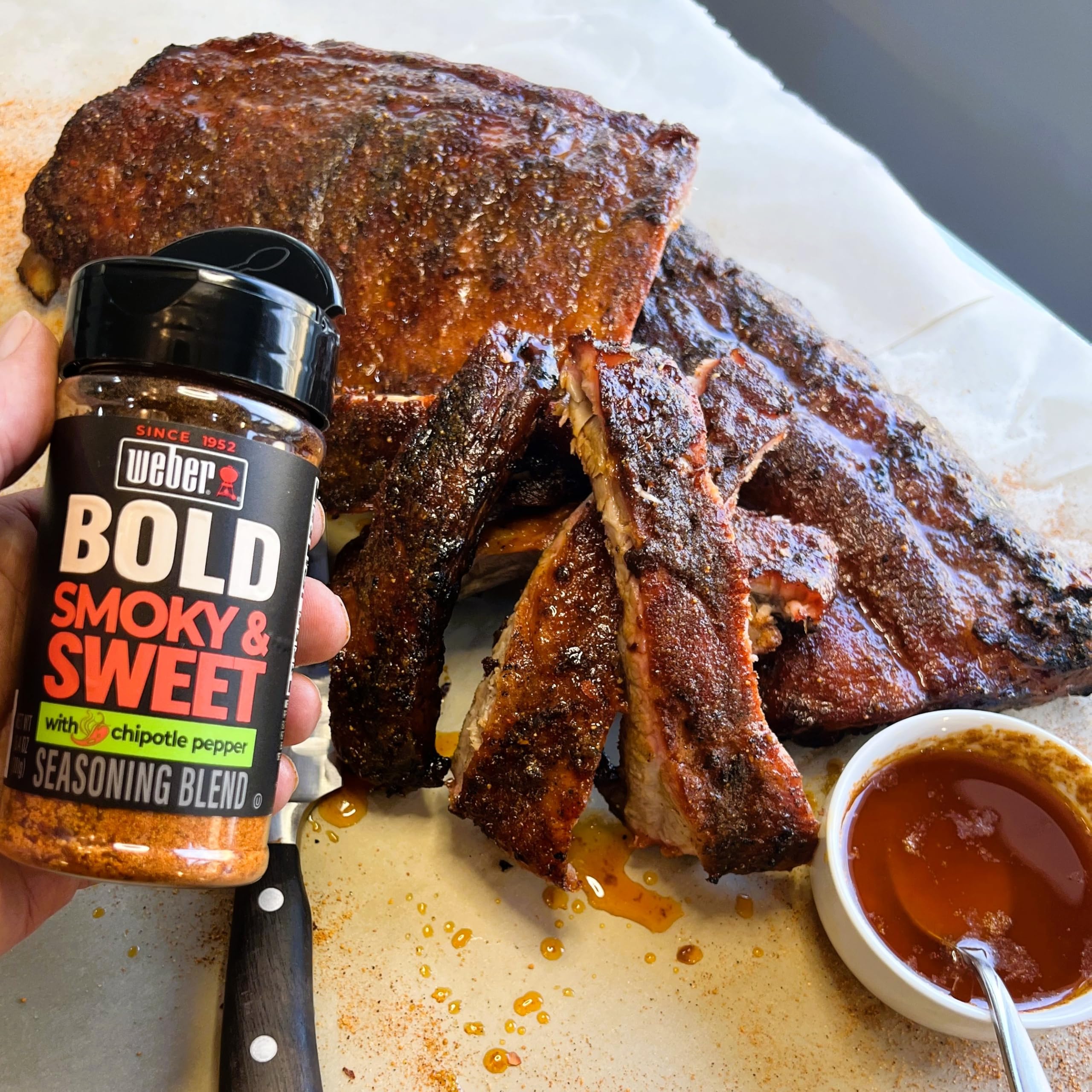 Weber BOLD Smokey & Sweet seasoning on chicken dish demonstrates rich caramelized flavor.