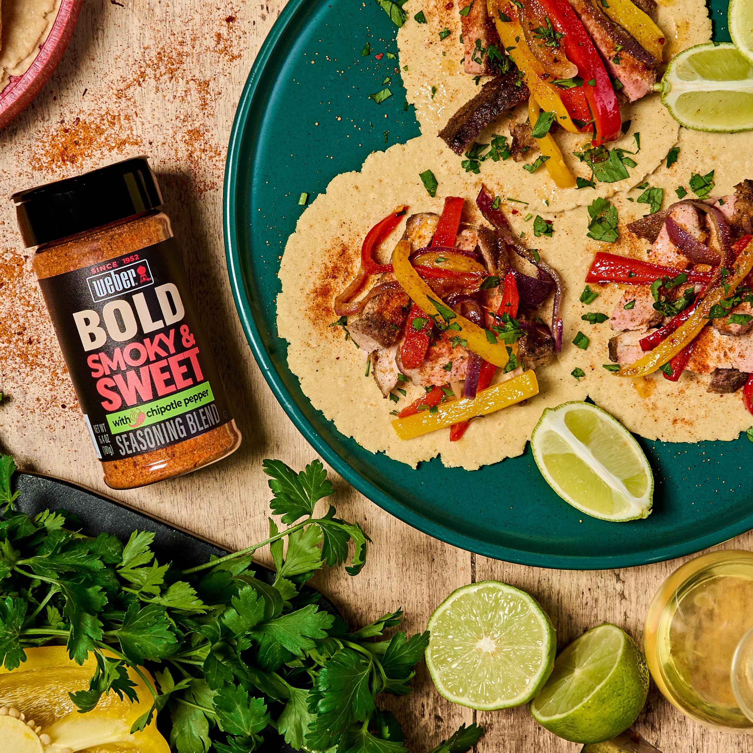 Weber BOLD Smokey & Sweet seasoning spice mix for versatile meat rubs and veggies.