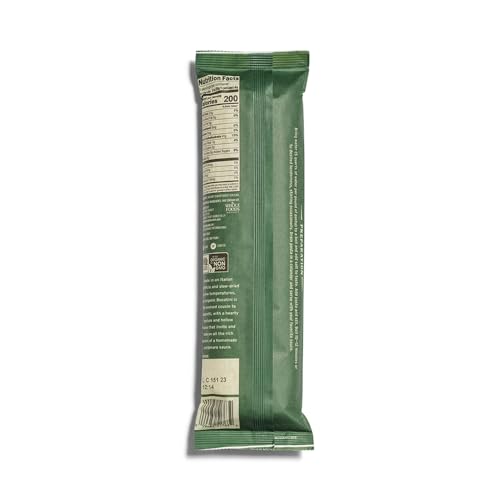 Organic durum wheat semolina close-up, ideal for robust pasta sauces.
