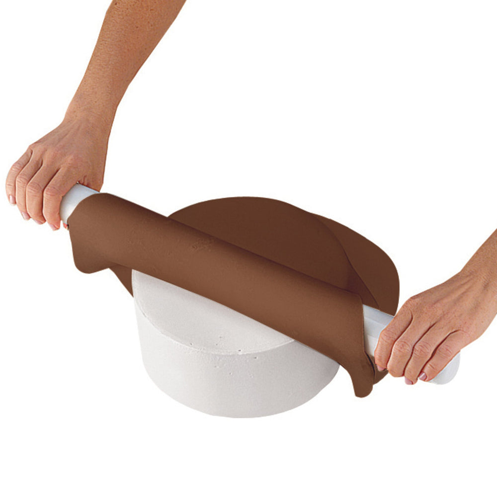 Wilton Decorator Preferred Chocolate Fondant smooth texture enables professional-looking finishes.