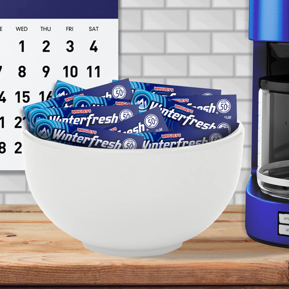 Date night moment featuring crisp Winterfresh mint aroma