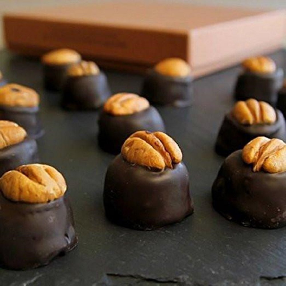 Box of 32 candies arrangement in the Woodford Reserve box