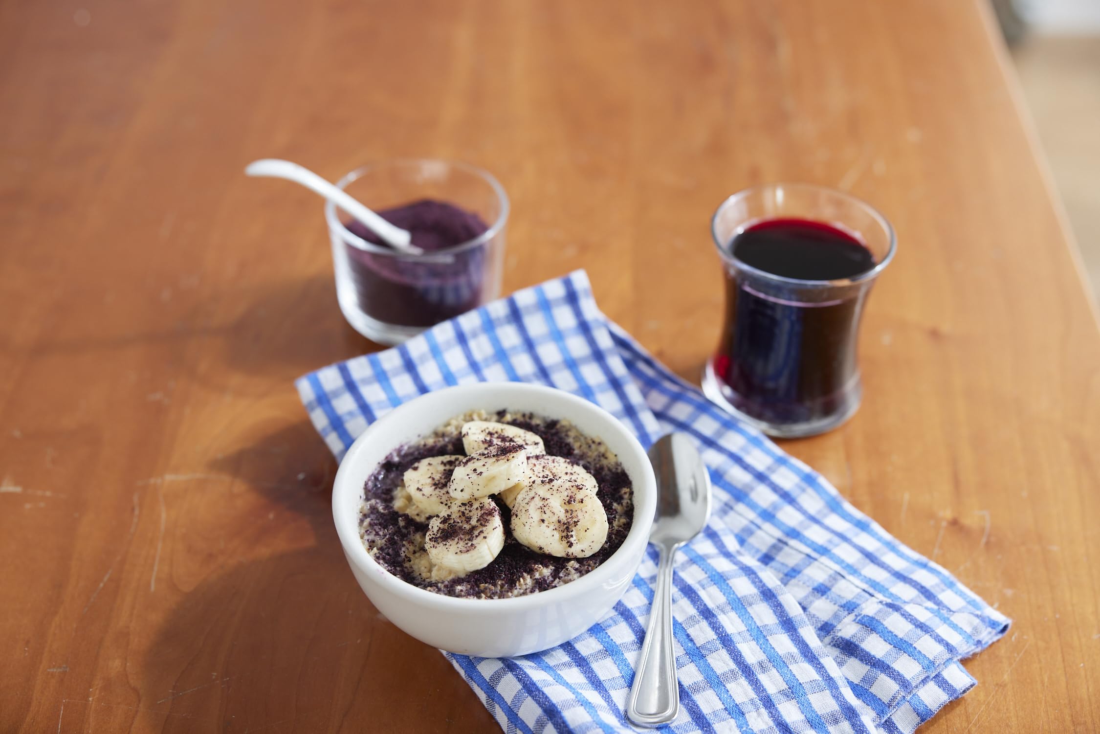 Included serving scoop for easy 5 g portions.