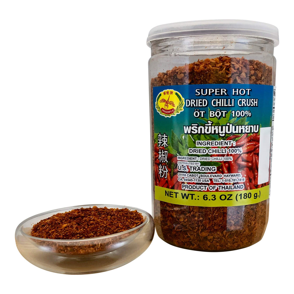 Yecna Dragonfly Super Hot Dried Chilli Crush jar pour demonstrates easy dosing.