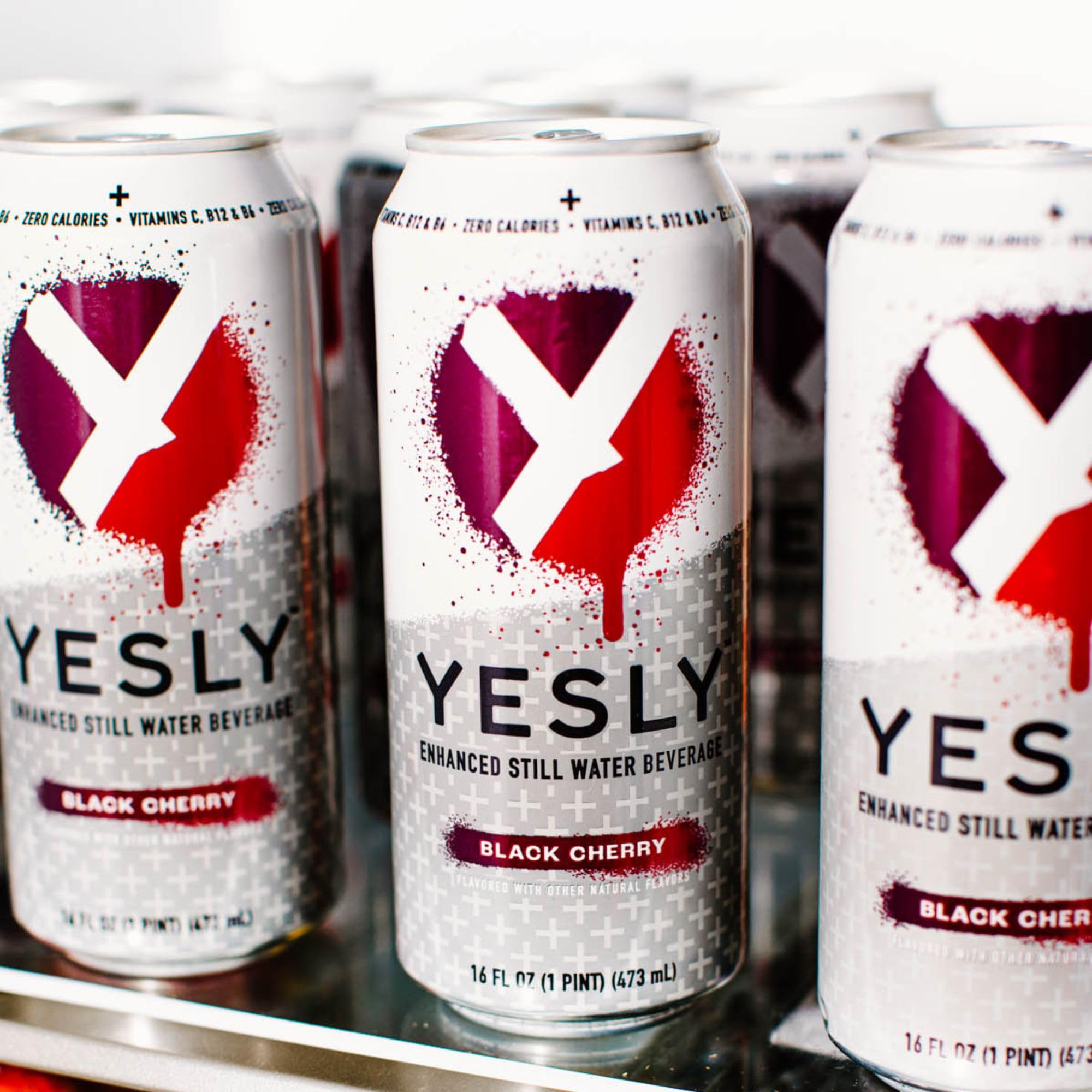 Yesly outdoor scene promotes sugar-free hydration during adventures.
