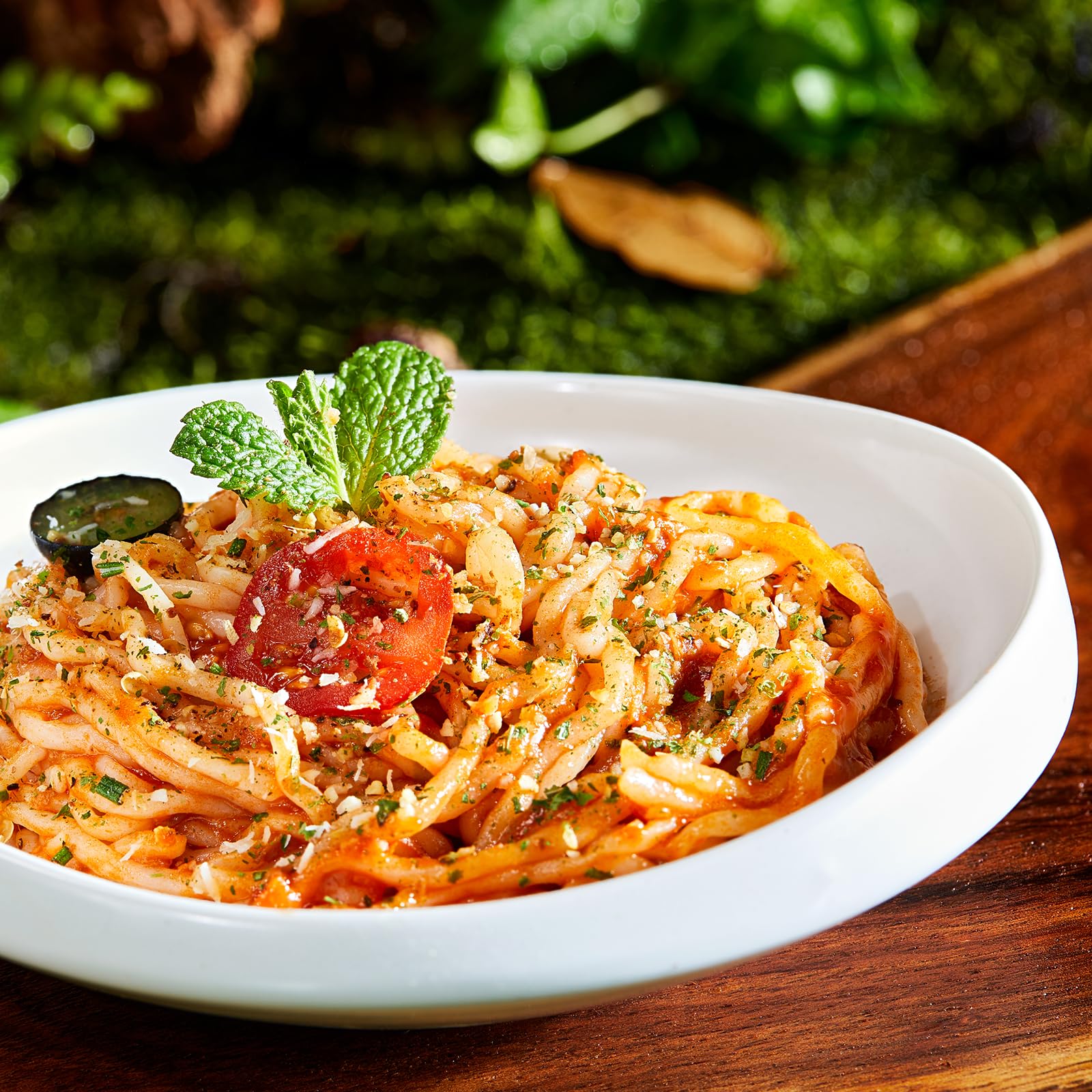 YUHO Sugar-free, fat-free noodles ideal for sauce-pairings and balanced portions.