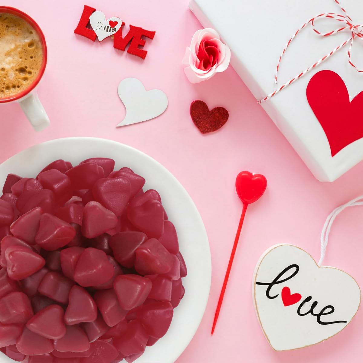 Yumzo JuJu Hearts Valentine snack bowls add festive color to displays.