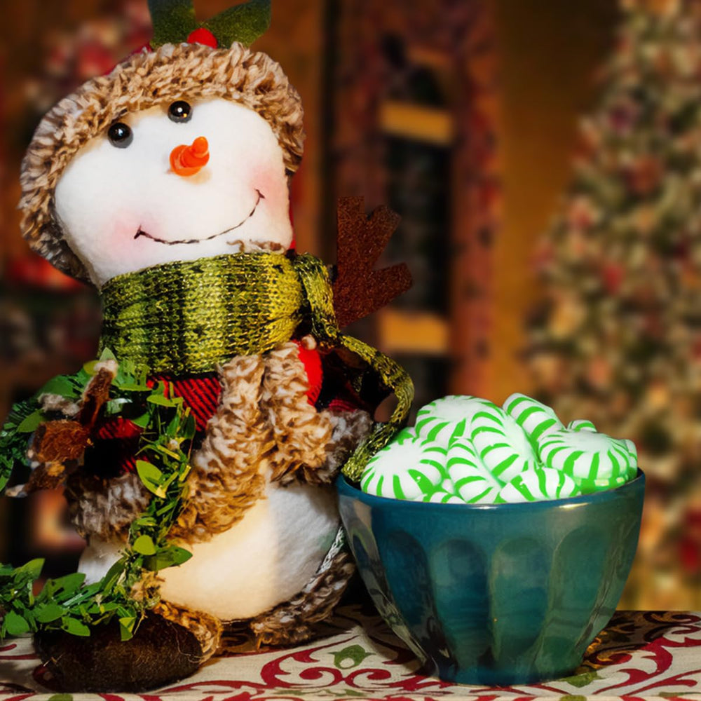 Yumzo Starlight Spearmint mints displayed in a clear jar for a refreshing break.