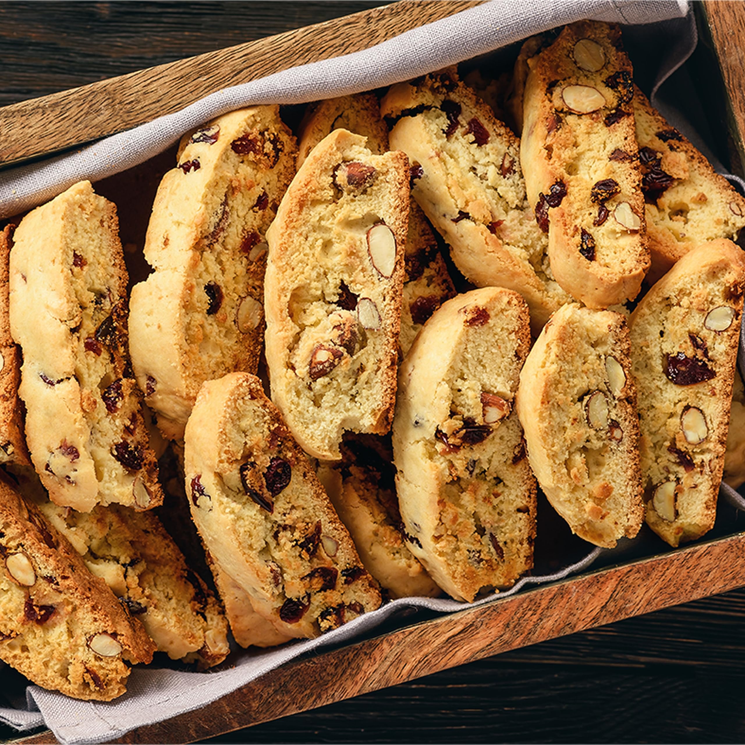 Yupik sliced almonds topping ideas for salads and desserts.