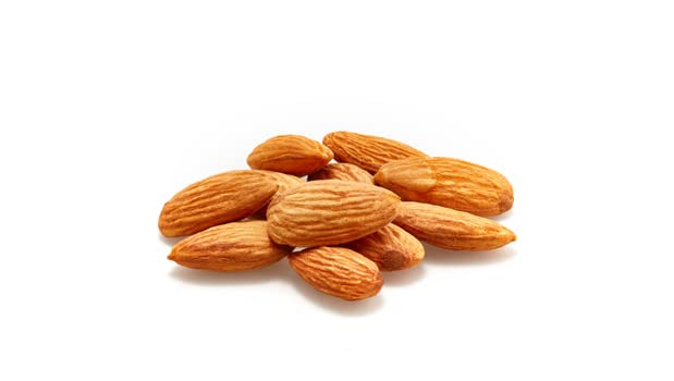 Yupik almonds in a snack bowl offering fiber-rich bite