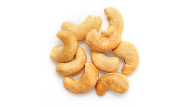 Yupik cashews closeup crunch; creamy interior meets light roasting flavor.