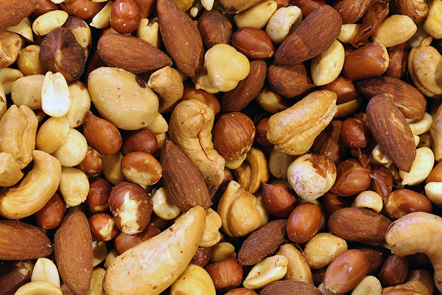 Yupik Mixed Nuts ready-to-snack in a bowl, crunchy and unsalted.