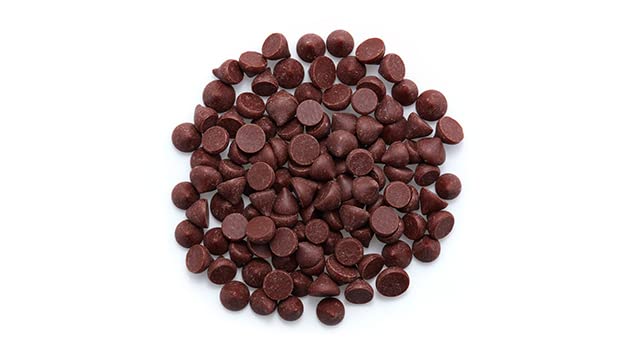 Yupik Organic 70% chips in batter for bold cookies.