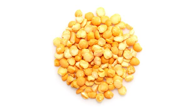 Yupik Organic Yellow Split Peas measured in cup for precise cooking