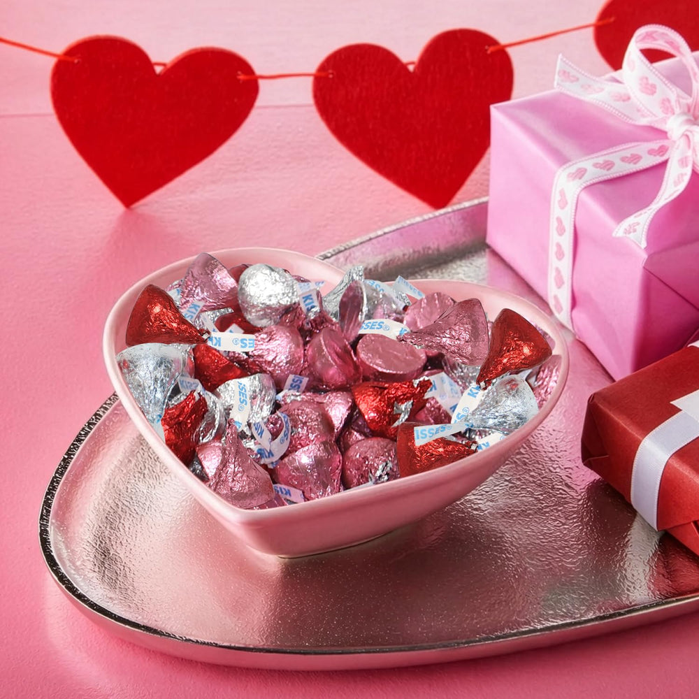 Zisbers Valentine’s Kisses classroom exchanges provide neat treats