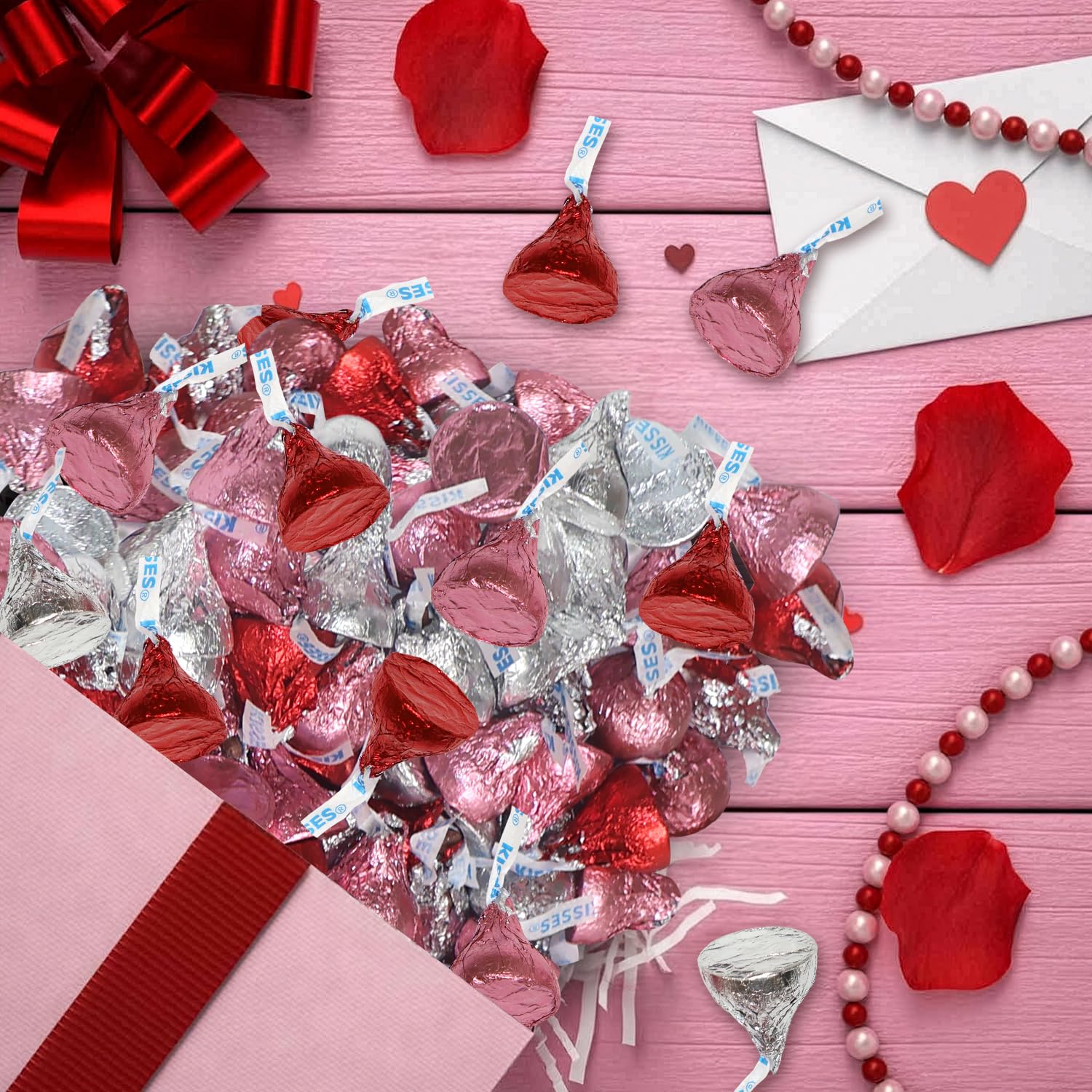 Zisbers Valentine’s Kisses dessert table decoration with easy portioning